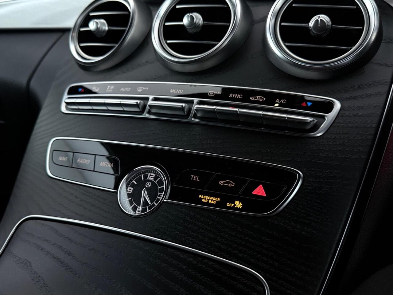 Mercedes-Benz C Class thumbnail Interior Front