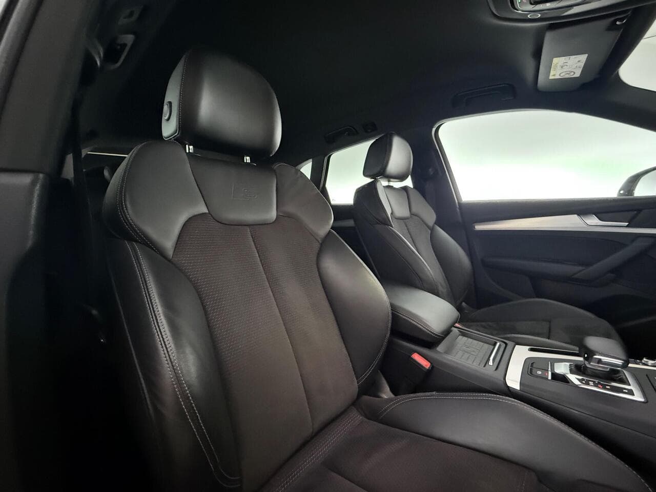 Audi Q5 thumbnail Seat Driver