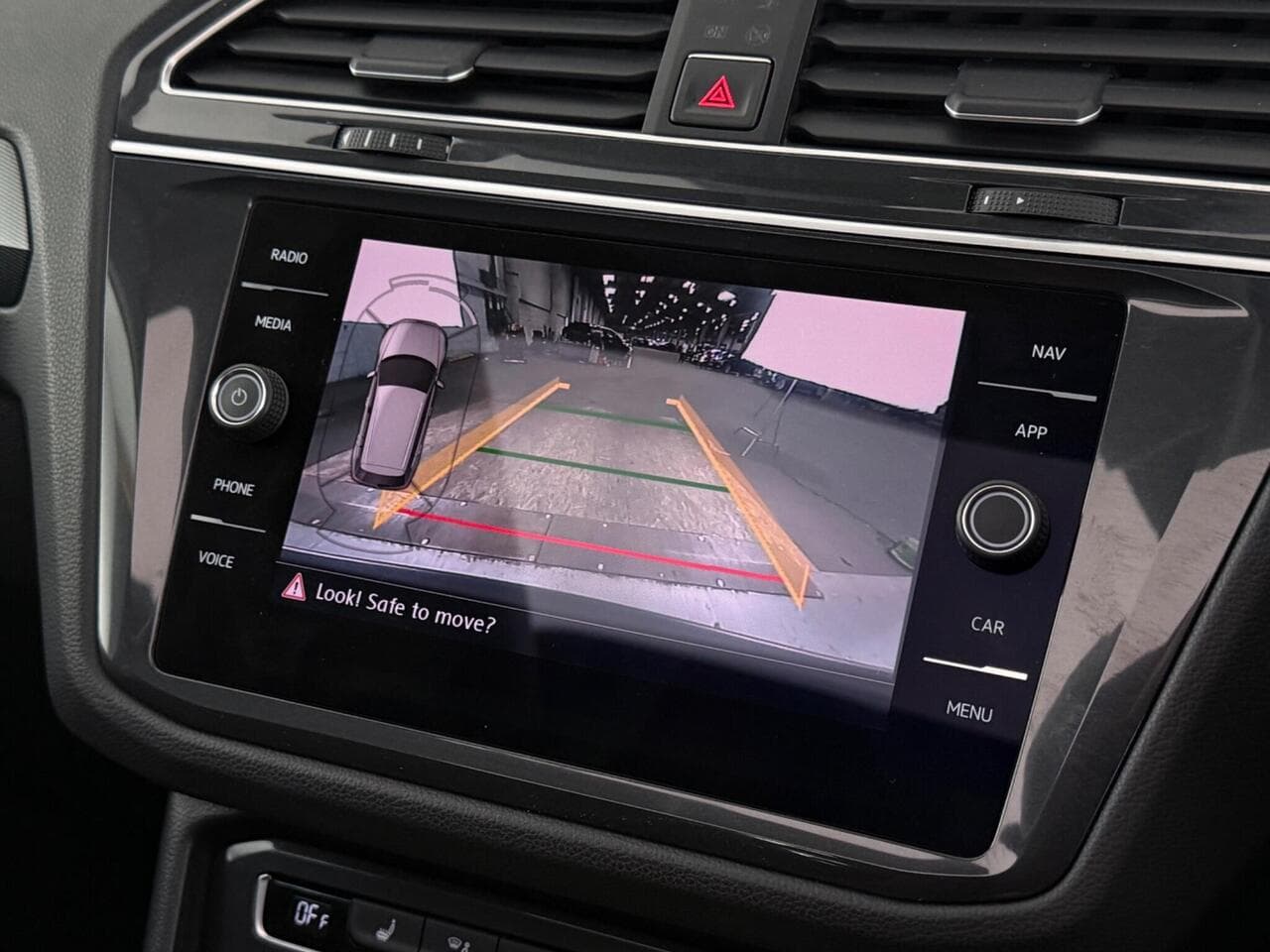 Volkswagen Tiguan thumbnail Infotainment System