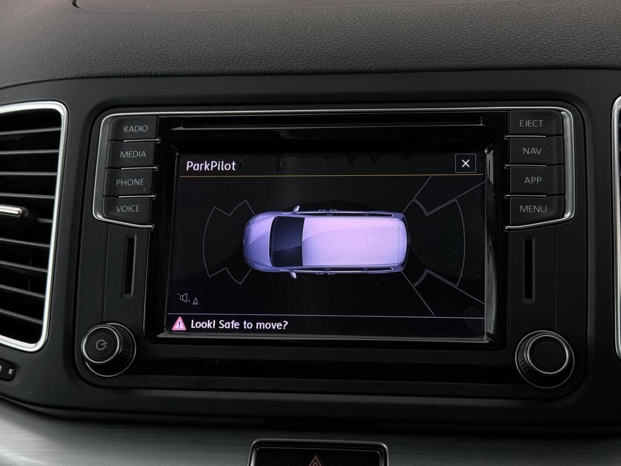 Volkswagen Sharan thumbnail Infotainment System