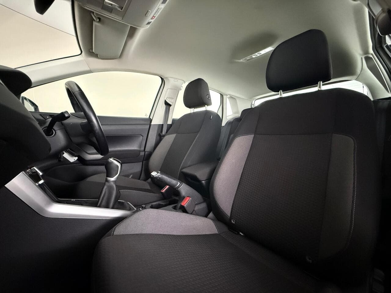 Volkswagen Polo thumbnail Seat Front Passenger