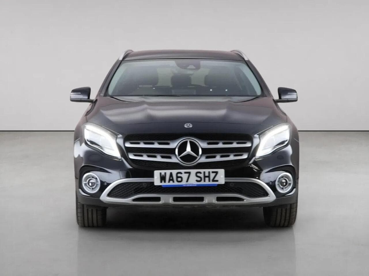 Mercedes-Benz GLA thumbnail Front