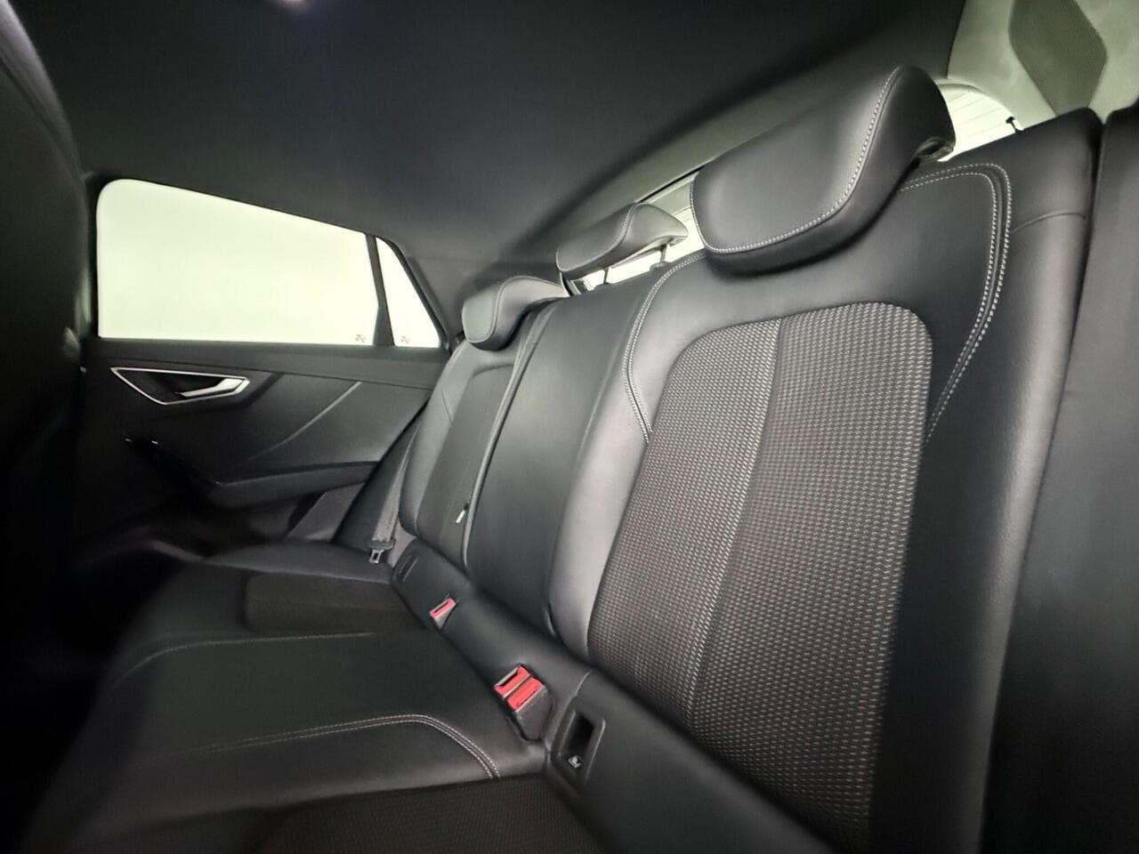 Audi Q2 thumbnail Seat Front Passenger
