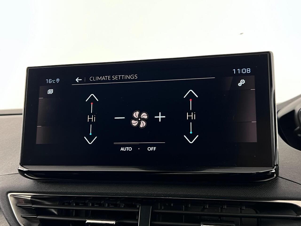 Peugeot 3008 thumbnail Infotainment System