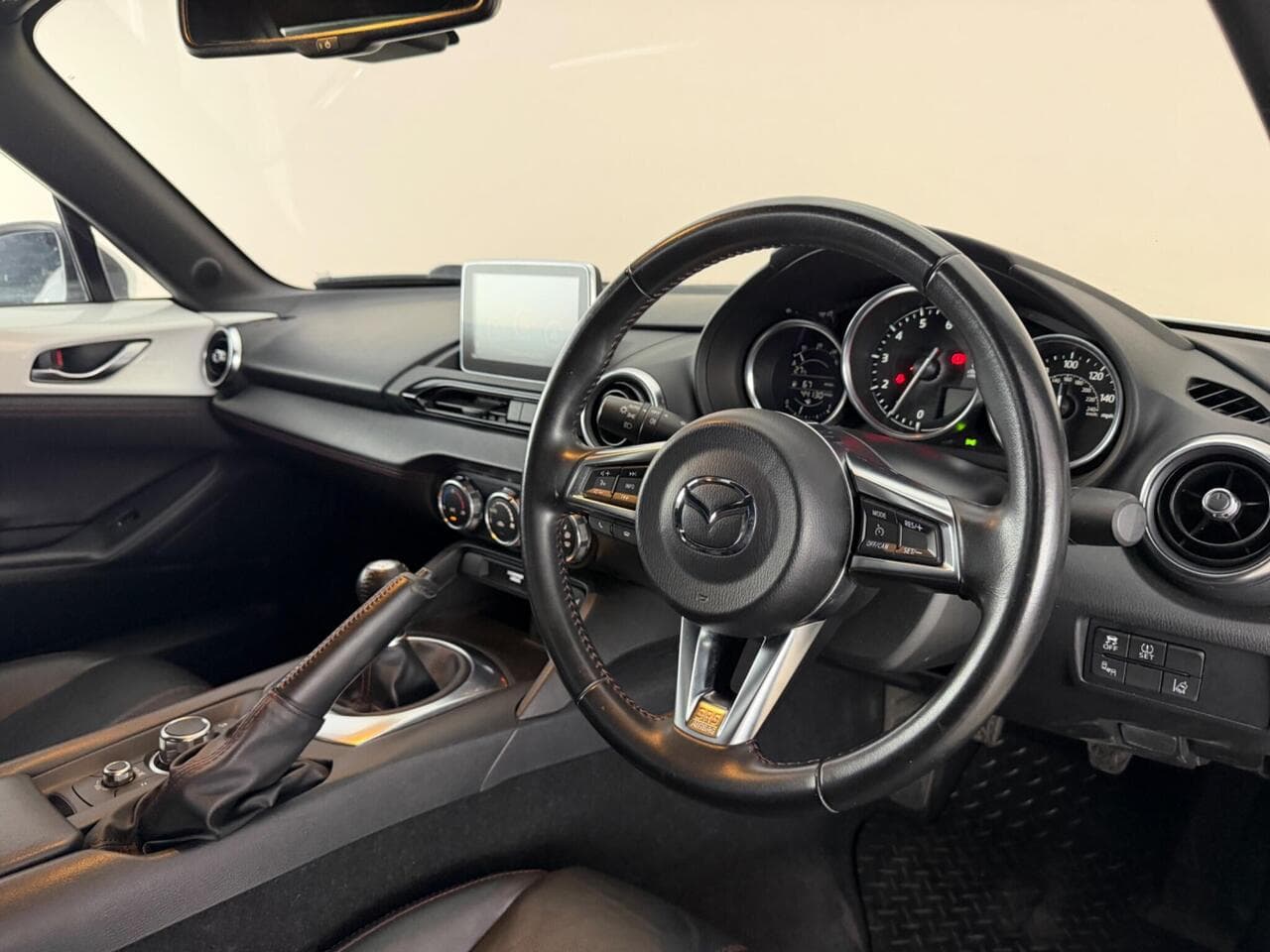 Mazda MX-5 thumbnail Interior Front