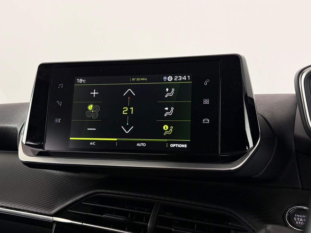 Peugeot 2008 thumbnail Infotainment System