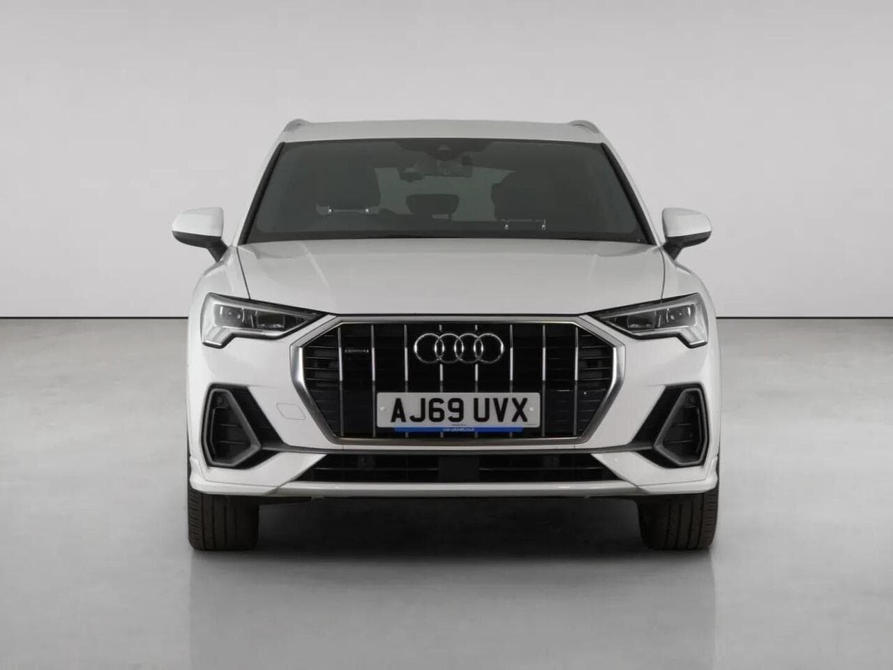 Audi Q3 thumbnail Front