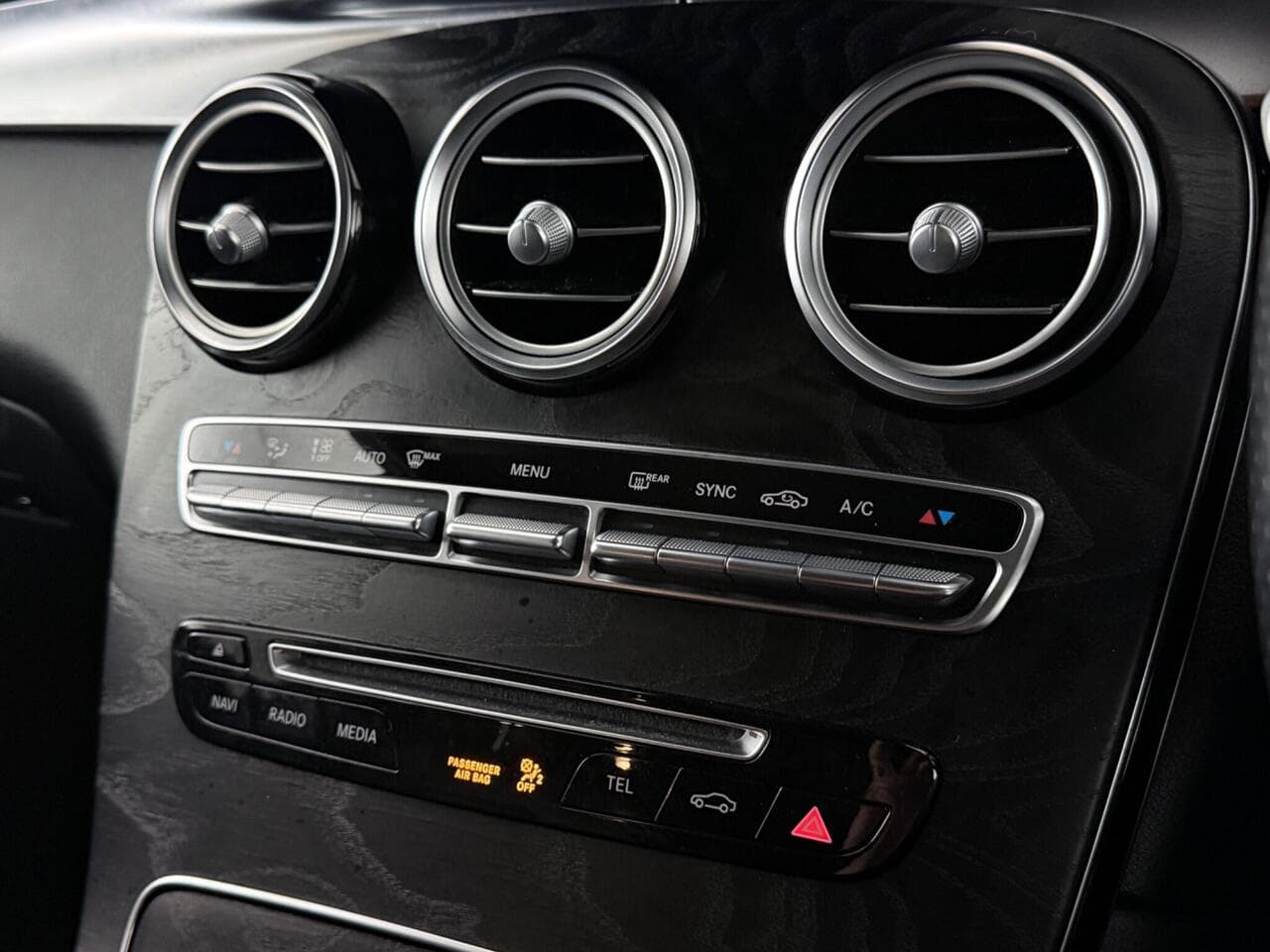 Mercedes-Benz GLC thumbnail Misc Controls