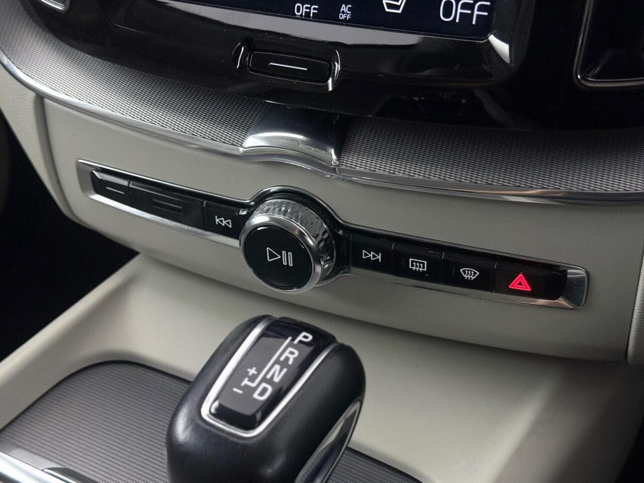 Volvo XC60 thumbnail Interior Front