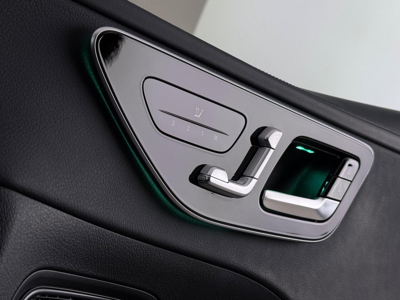Mercedes-Benz C Class thumbnail Misc Controls
