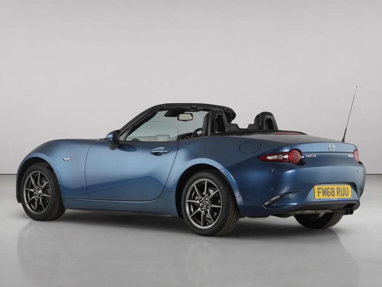 Mazda MX-5 thumbnail Rear Left