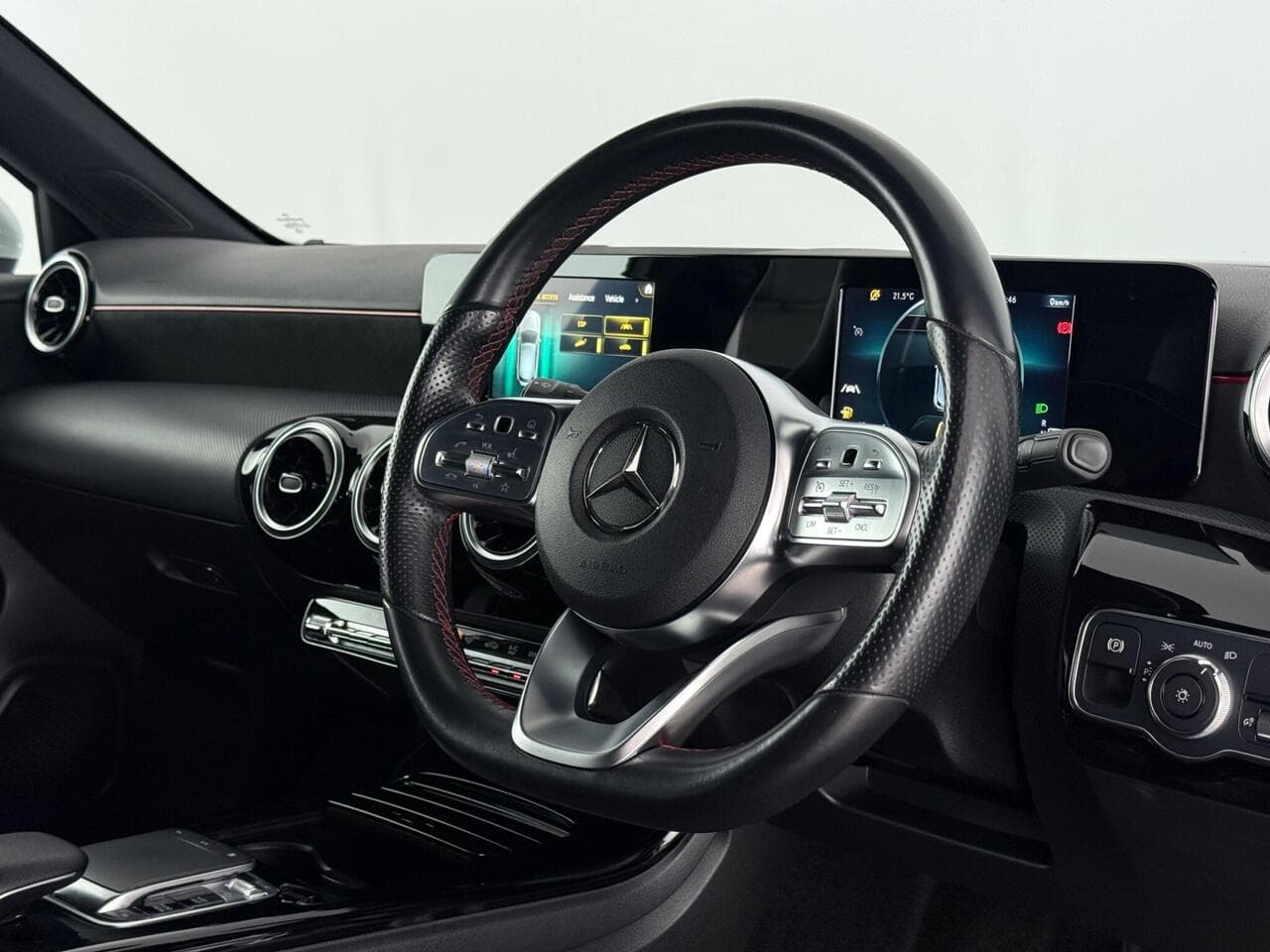 Mercedes-Benz A Class thumbnail Steering Wheel