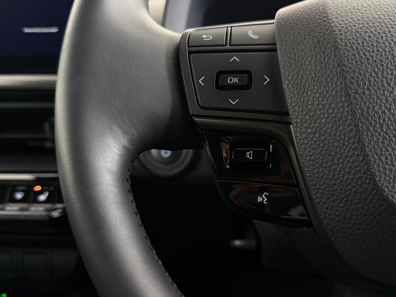 Toyota C-HR thumbnail Misc Controls
