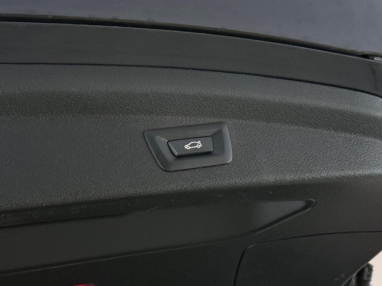 BMW X2 thumbnail Misc Controls