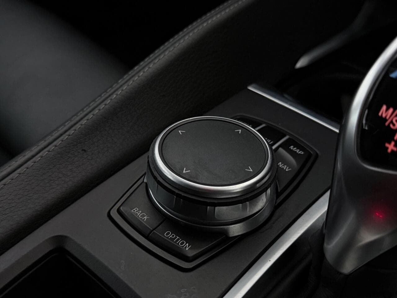 BMW X6 thumbnail Interior Front