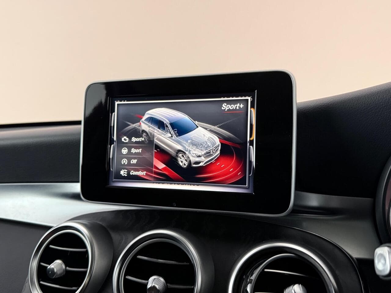 Mercedes-Benz GLC thumbnail Infotainment System
