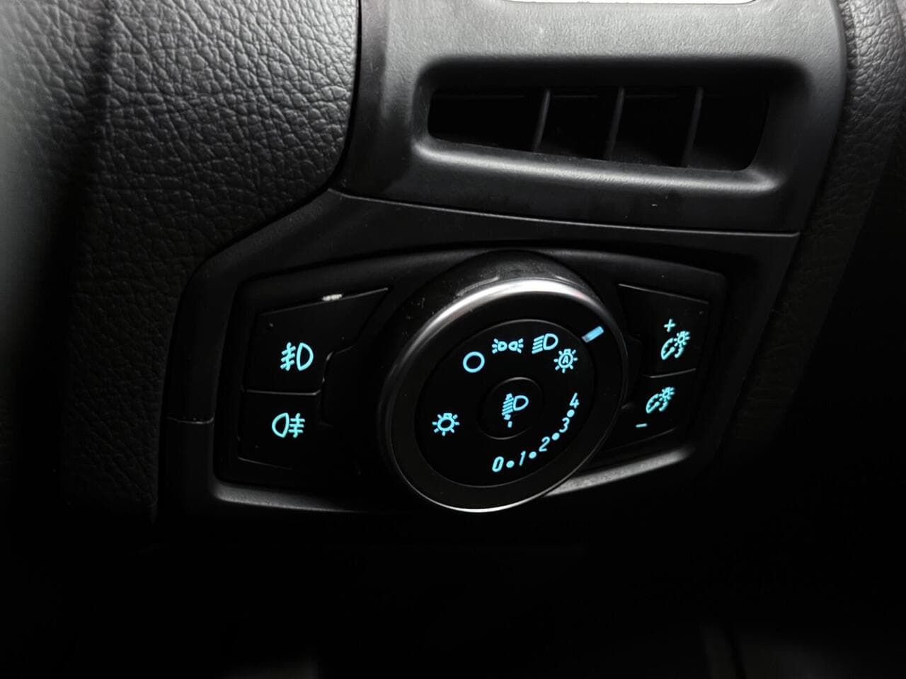 Ford Focus thumbnail Misc Controls