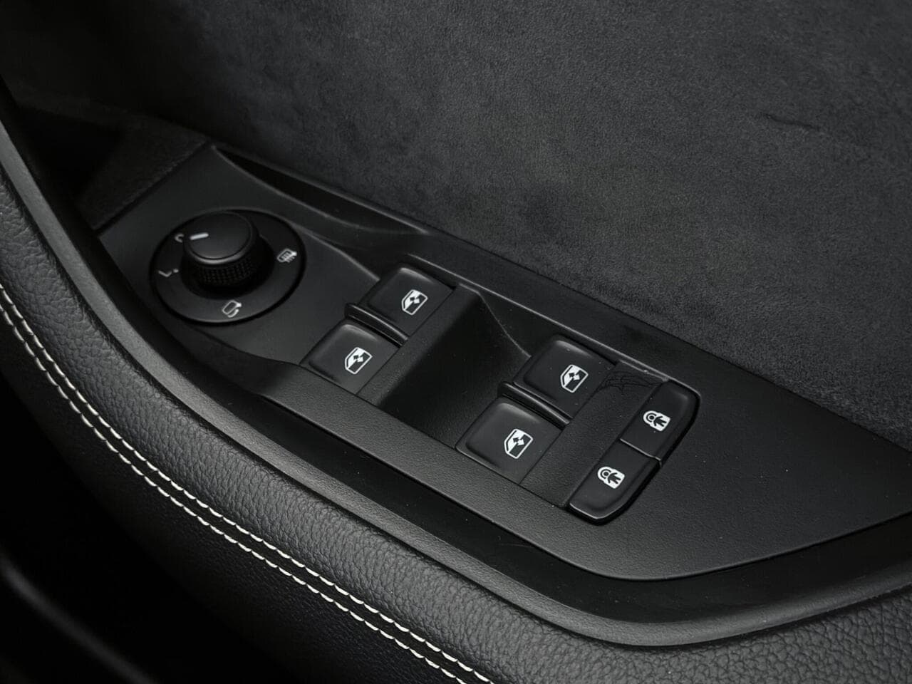 Skoda Superb thumbnail Misc Controls