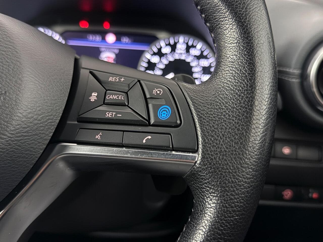 Nissan Juke thumbnail Misc Controls