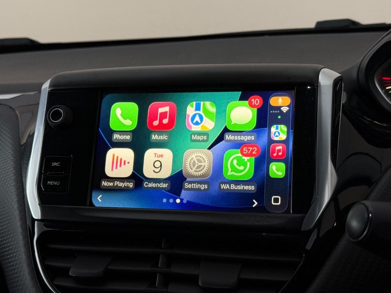 Peugeot 208 thumbnail Infotainment System