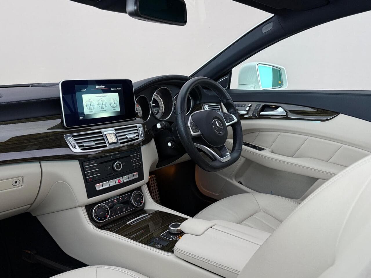 Mercedes-Benz CLS thumbnail Interior Front