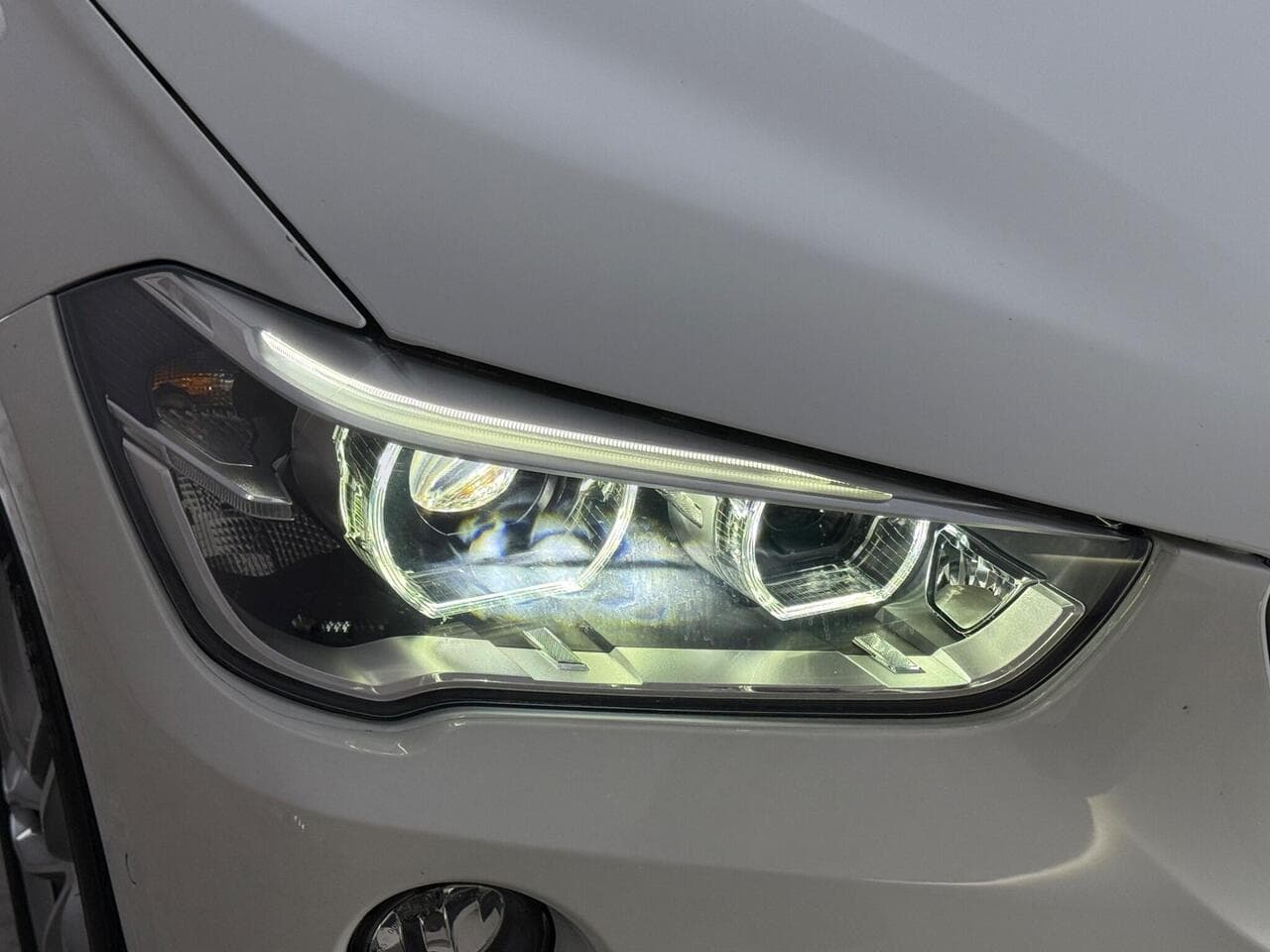 BMW X1 thumbnail Lights Front