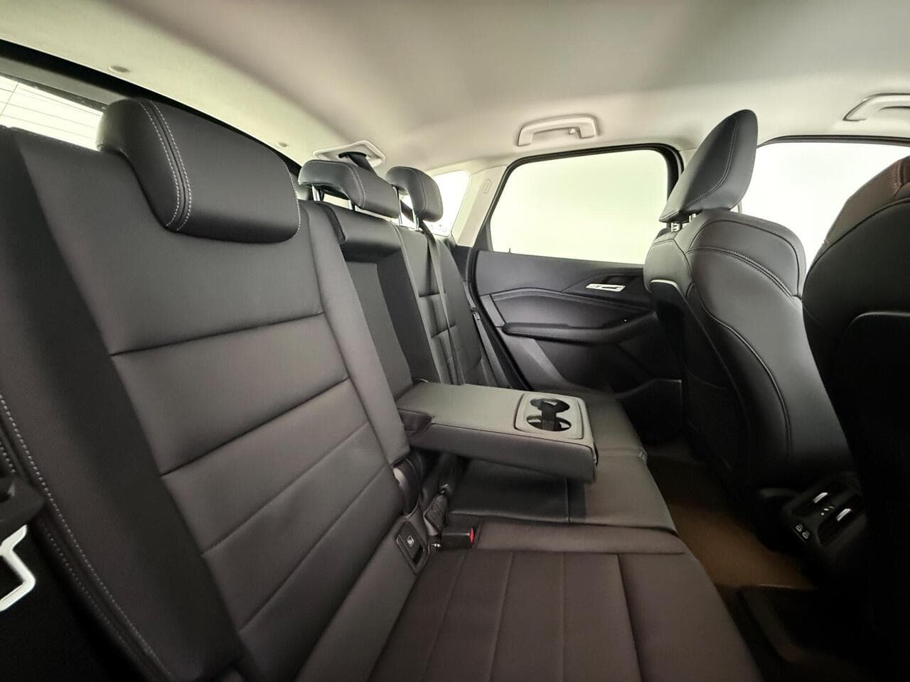 BMW 2 Series Active Tourer thumbnail Seats Rear