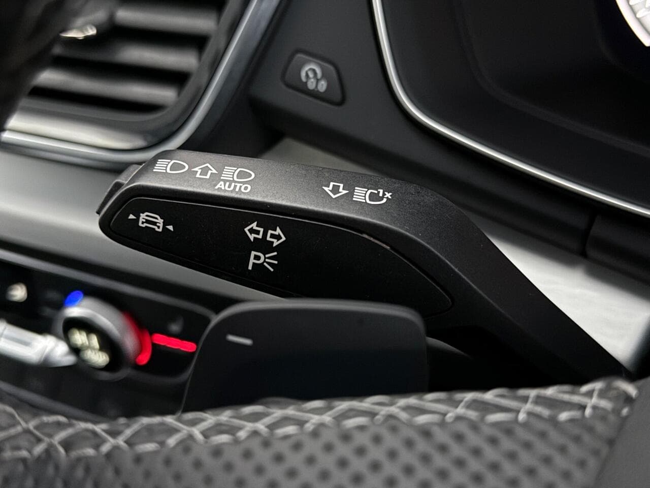 Audi Q5 thumbnail Misc Controls