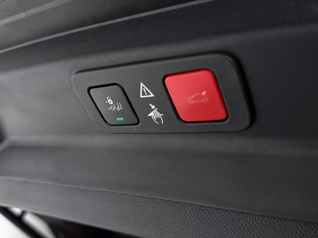 Peugeot 5008 thumbnail Misc Controls