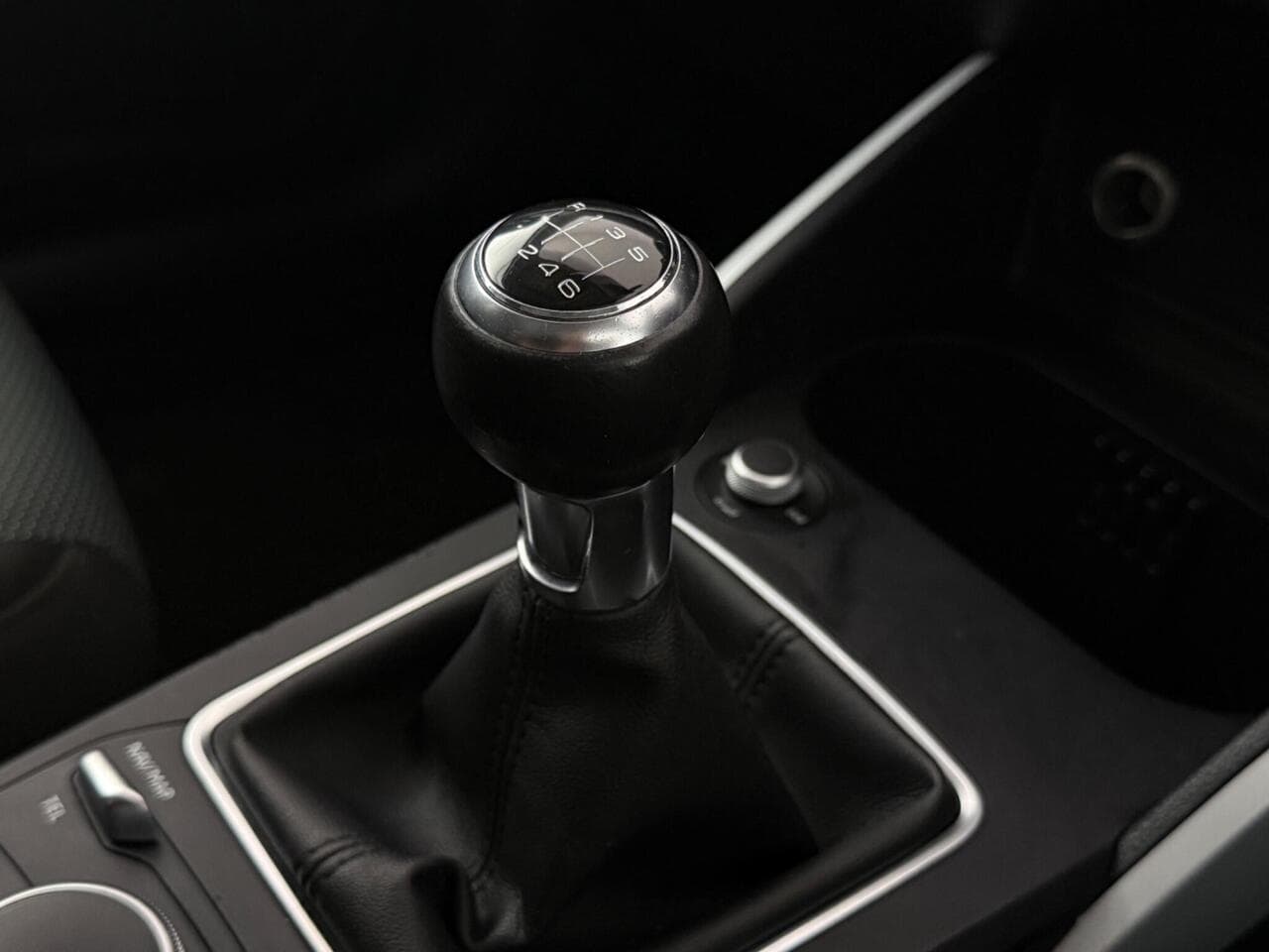 Audi Q2 thumbnail Interior Front