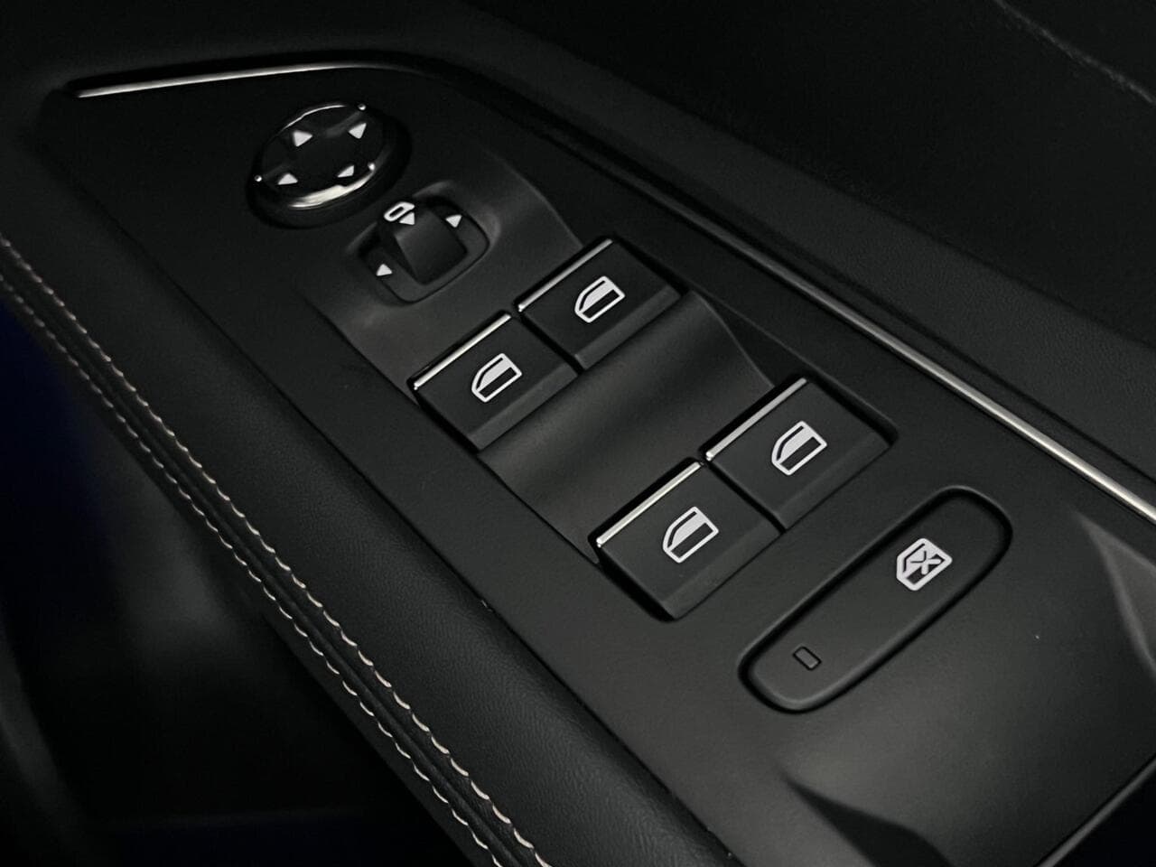 Peugeot 3008 thumbnail Misc Controls