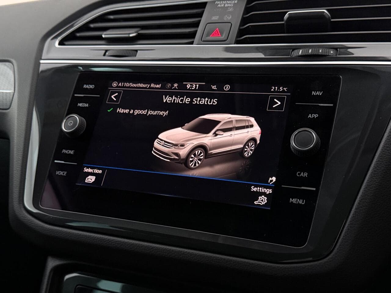 Volkswagen Tiguan thumbnail Infotainment System