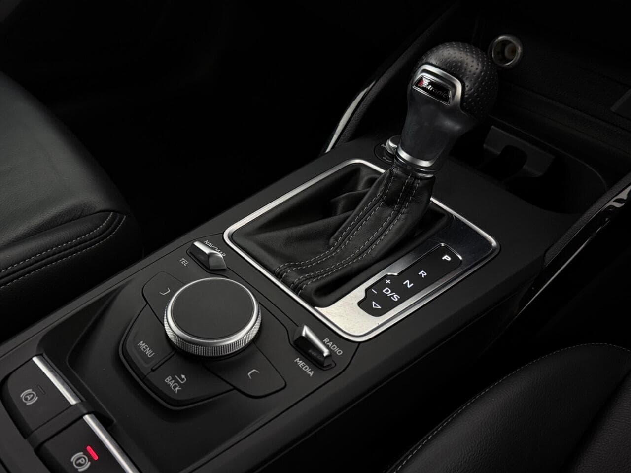 Audi Q2 thumbnail Misc Controls