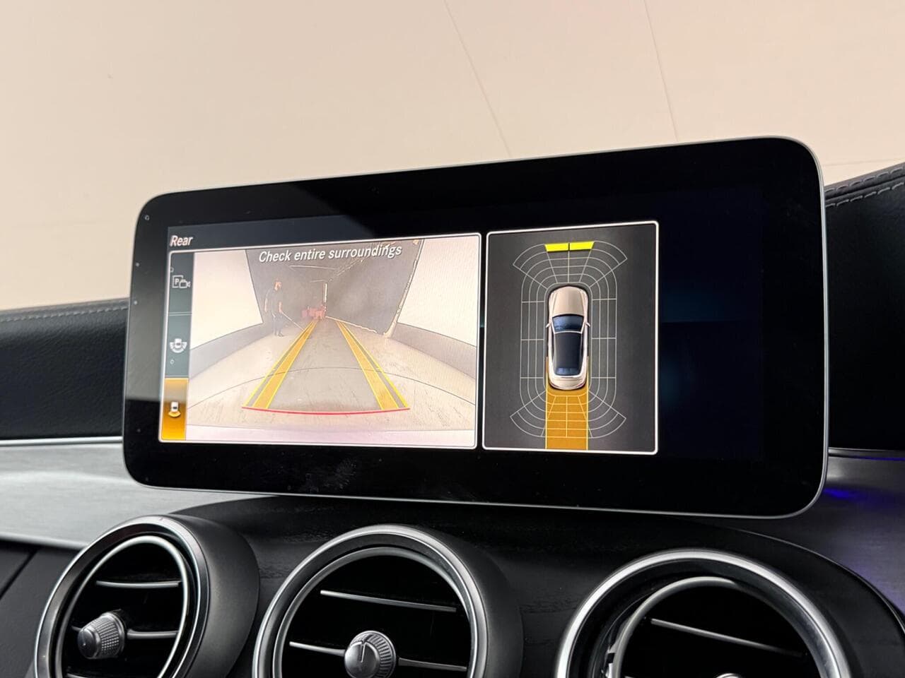 Mercedes-Benz C Class thumbnail Infotainment System