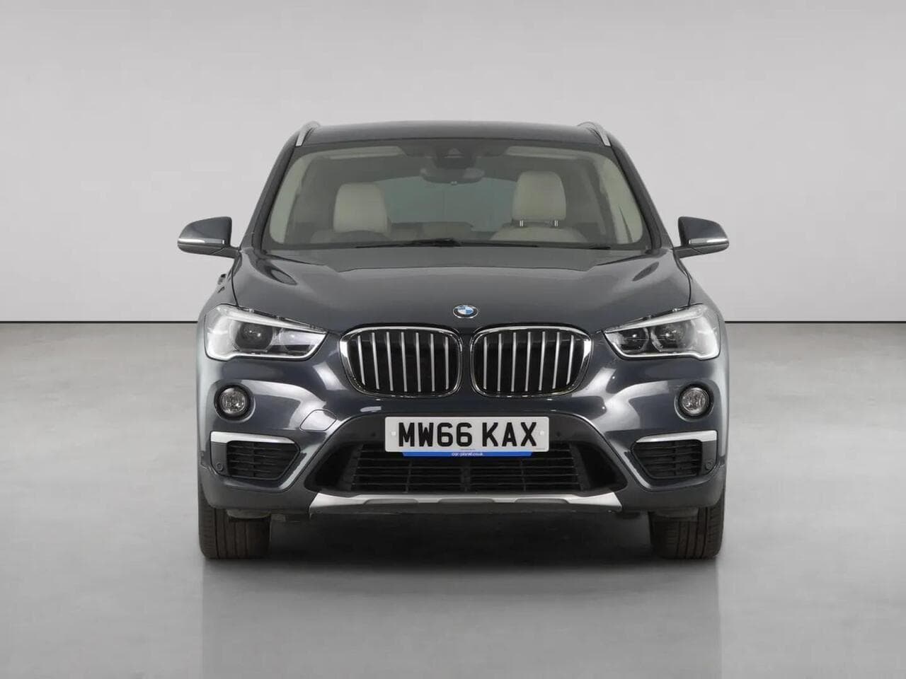 BMW X1 thumbnail Front
