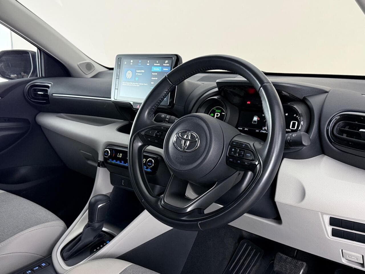Toyota Yaris thumbnail Interior Front