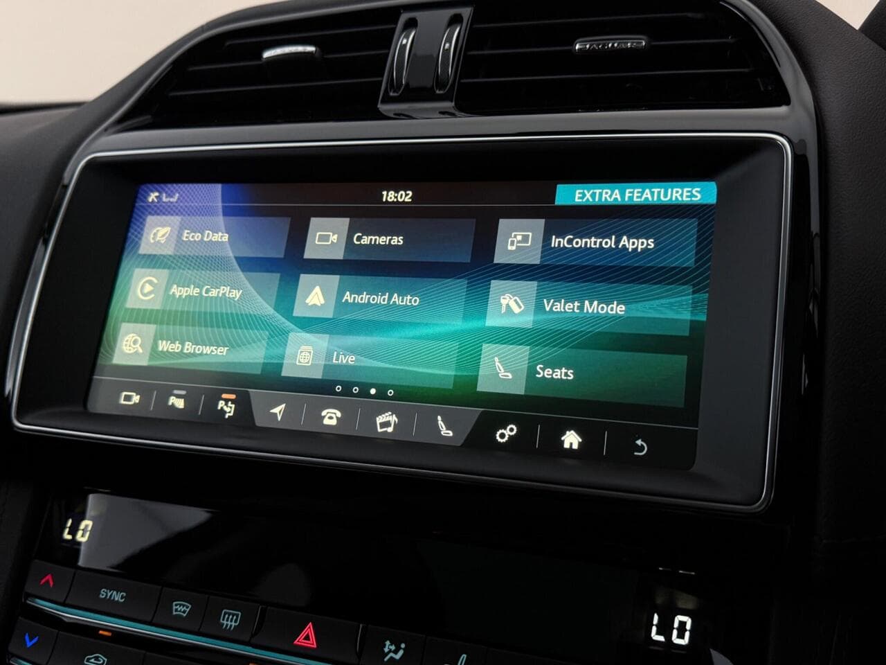 Jaguar F-PACE thumbnail Infotainment System
