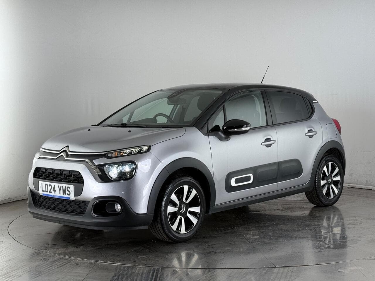 Citroen C3 thumbnail Front Left