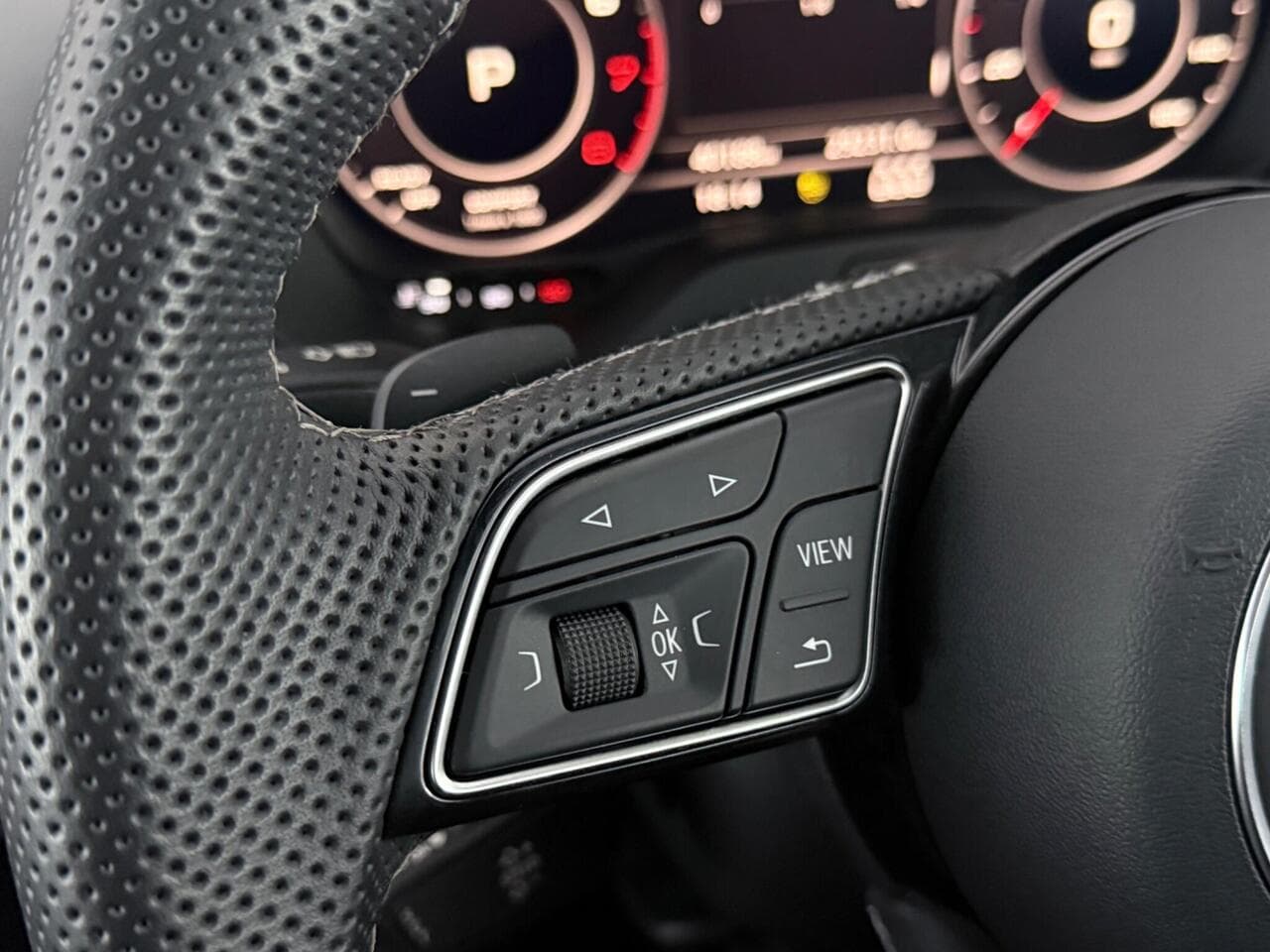 Audi Q2 thumbnail Misc Controls