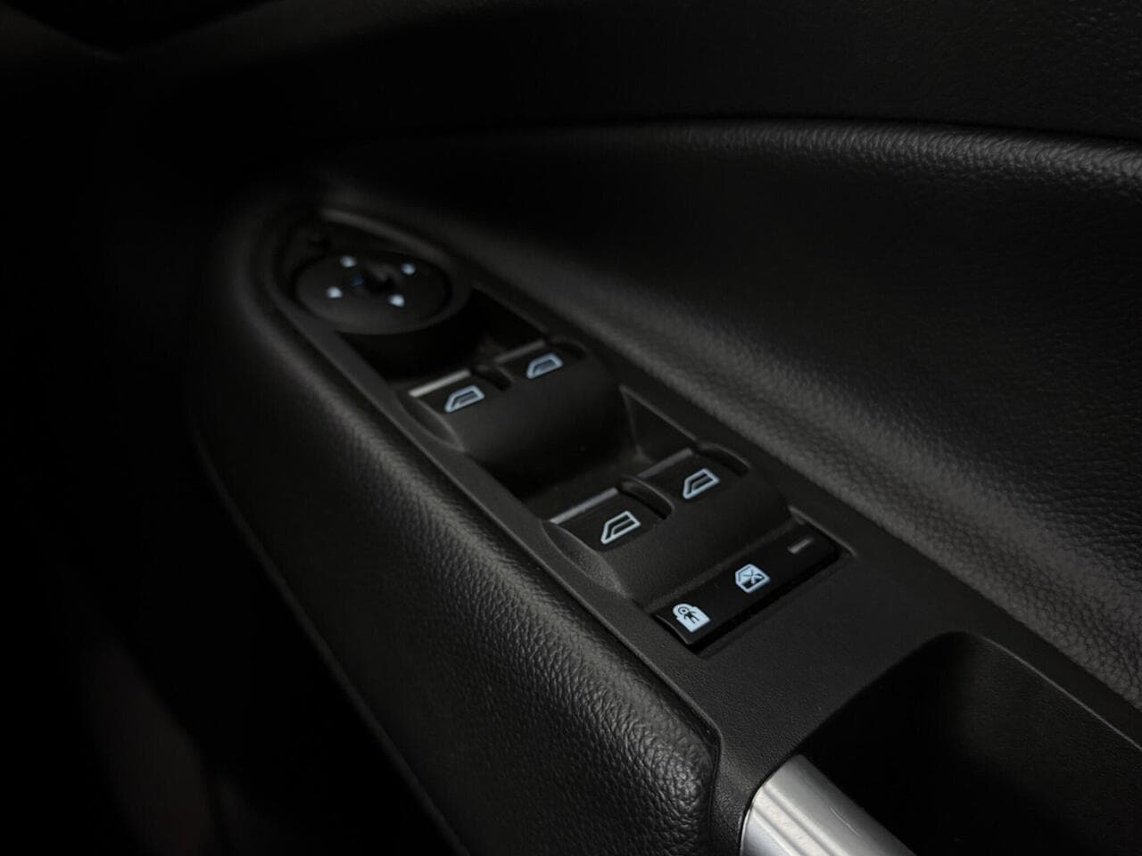 Ford Kuga thumbnail Misc Controls