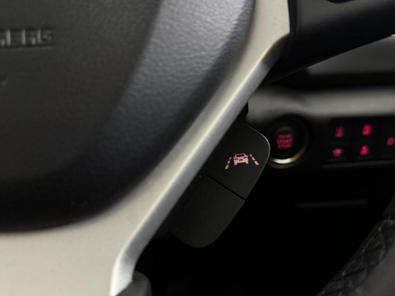 Suzuki S-Cross thumbnail Misc Controls