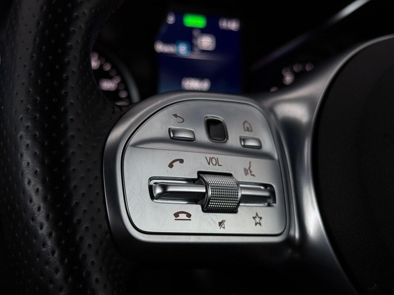 Mercedes-Benz C Class thumbnail Misc Controls