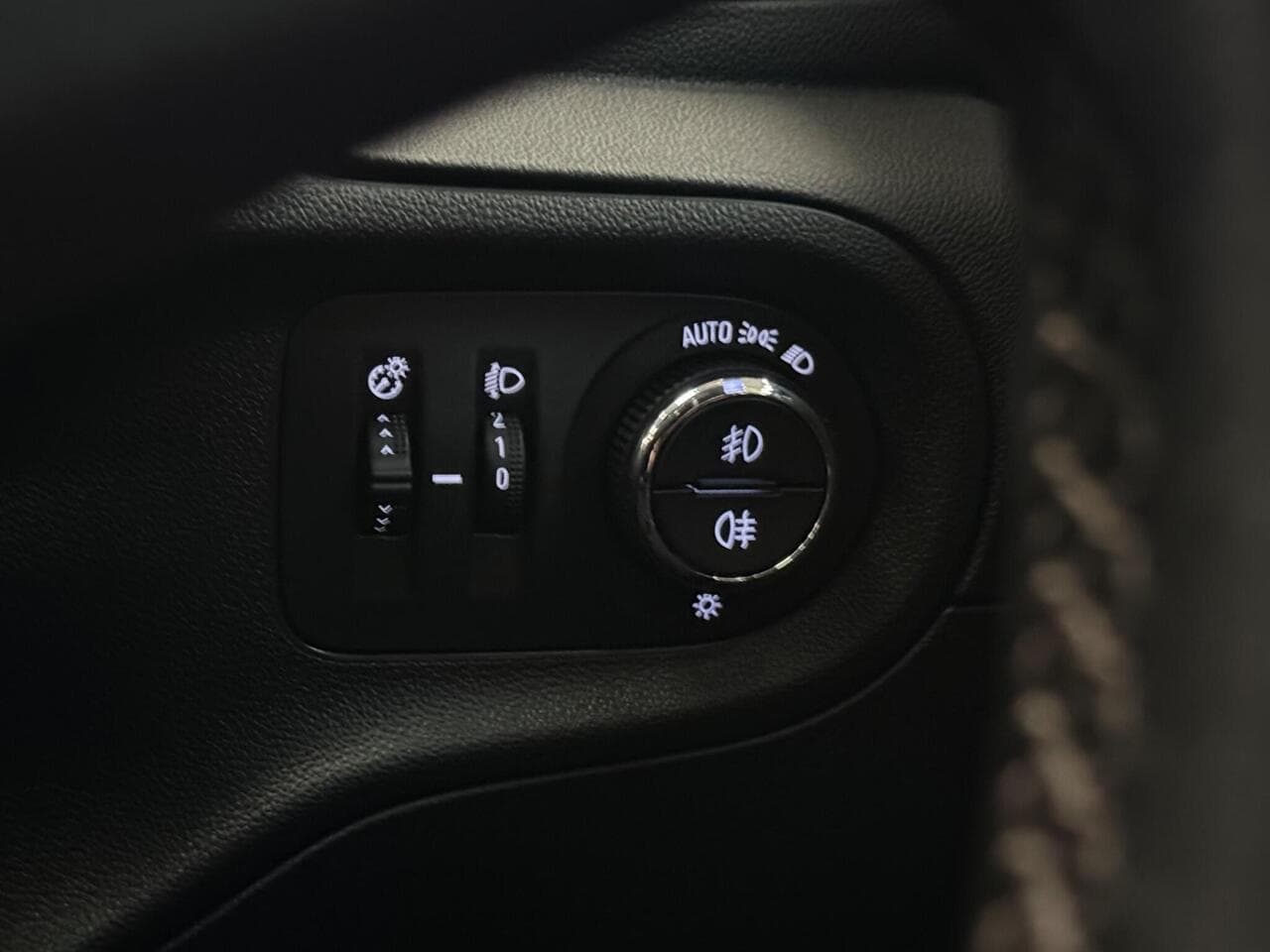 Vauxhall Grandland X thumbnail Misc Controls
