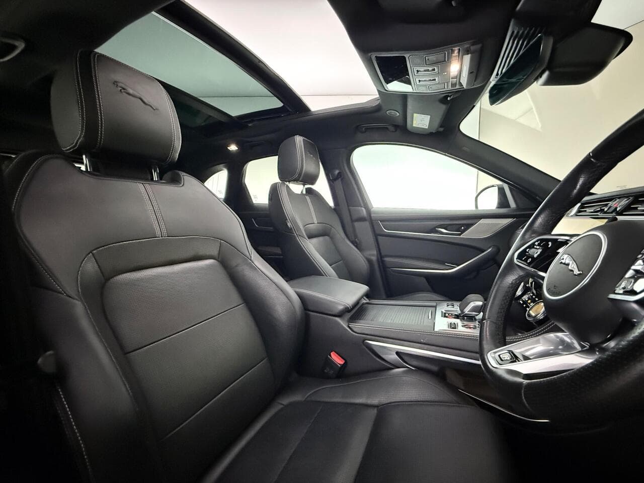 Jaguar F-PACE thumbnail Seat Driver