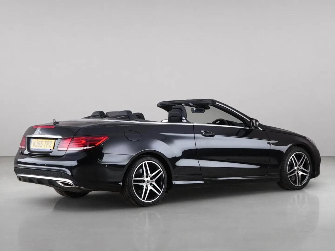 Mercedes-Benz E Class thumbnail Side Right
