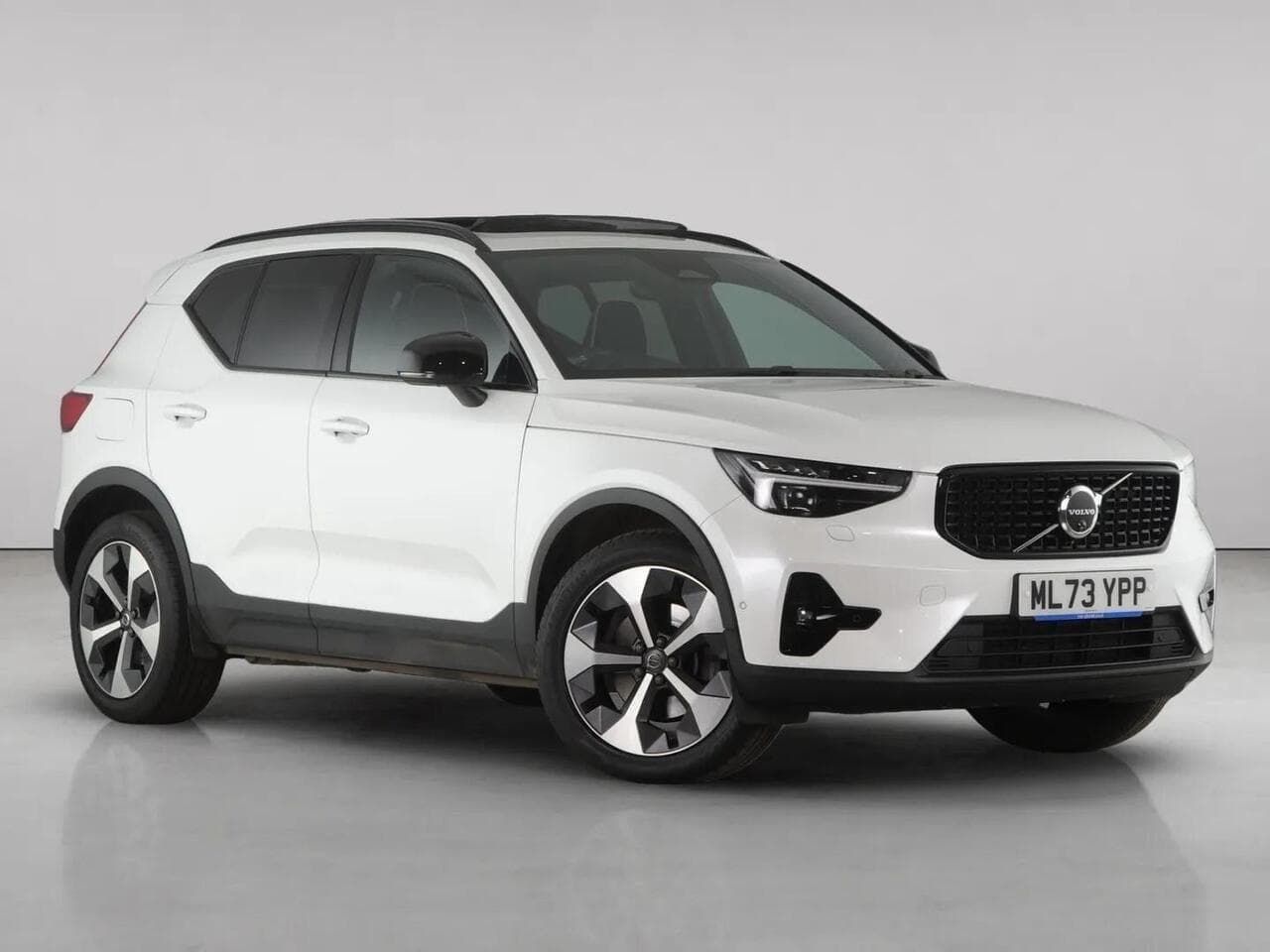 Volvo XC40 - Volvo XC40 2.0 B4 MHEV Ultimate SUV 5dr Petrol Hybrid DCT Auto Euro 6 (s/s) (197 ps)