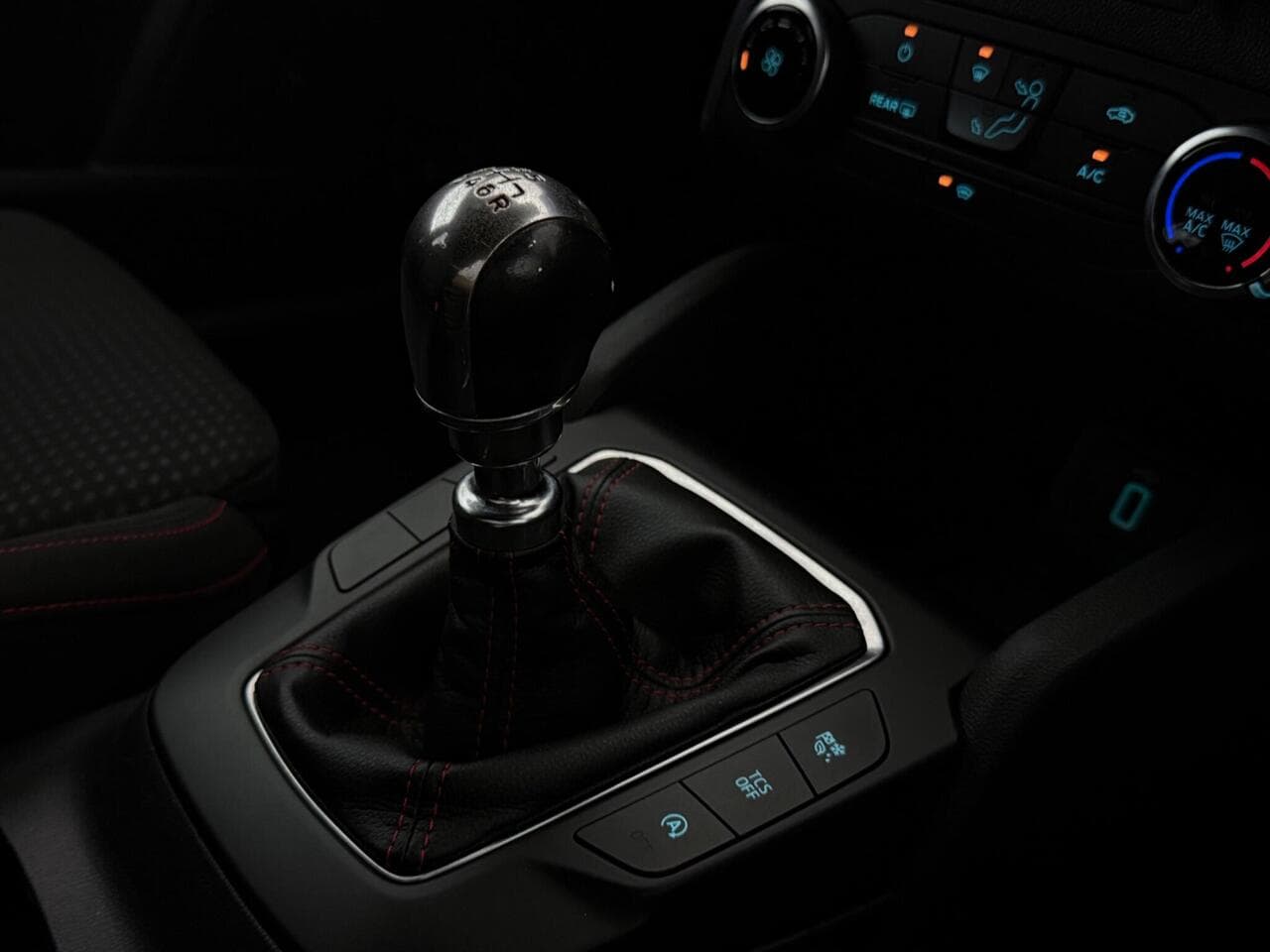 Ford Focus thumbnail Interior Front