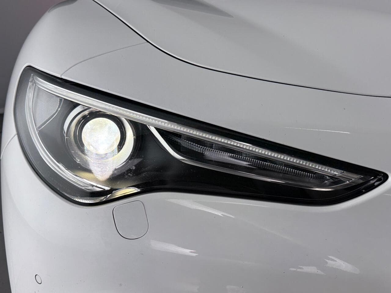 Alfa Romeo Stelvio thumbnail Lights Front