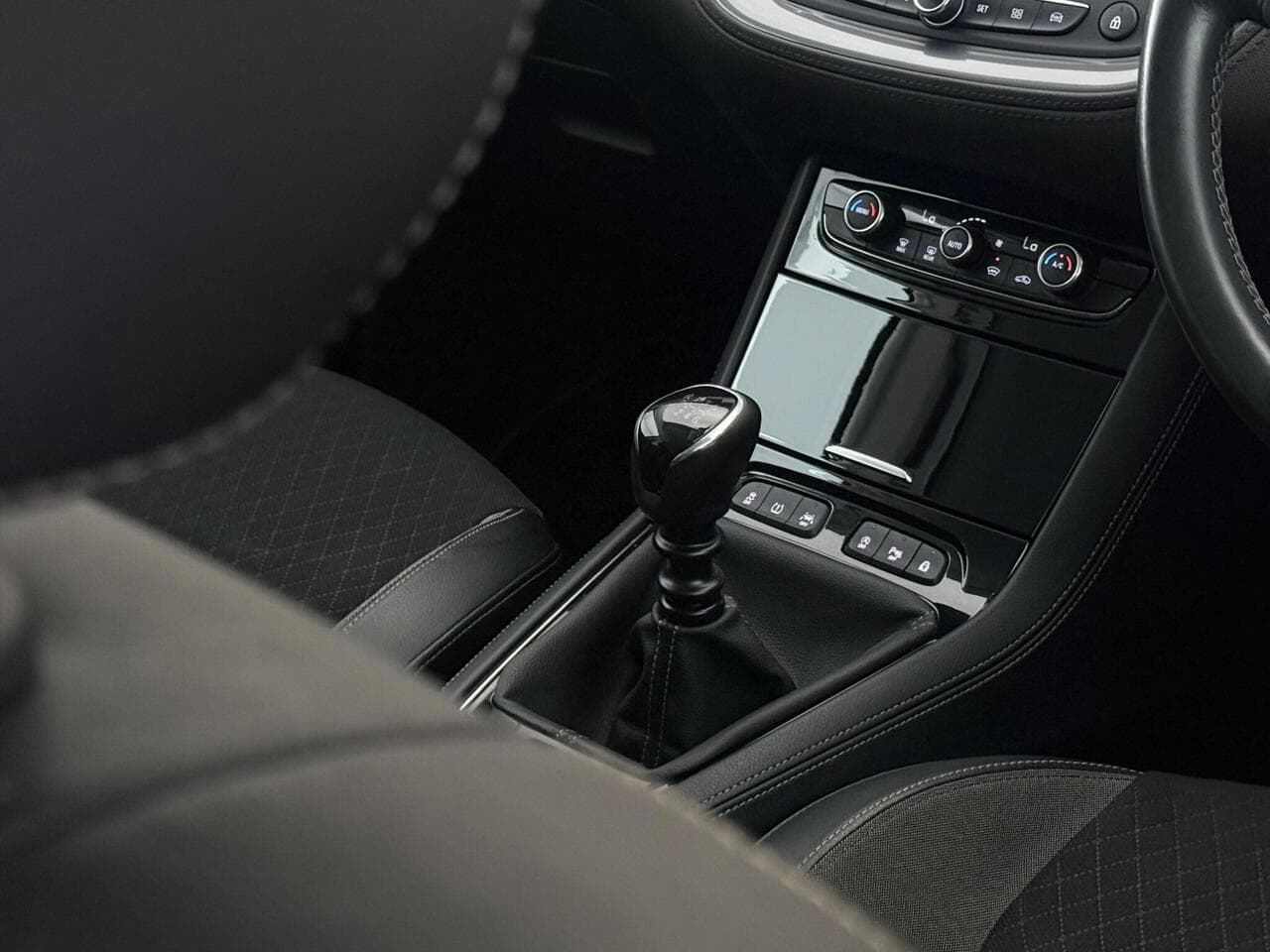 Vauxhall Grandland X thumbnail Interior Front