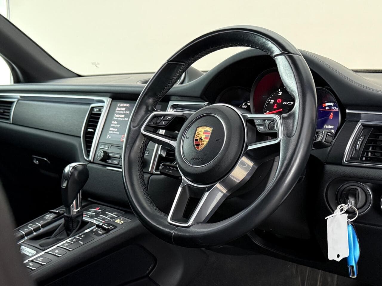 Porsche Macan thumbnail Steering Wheel